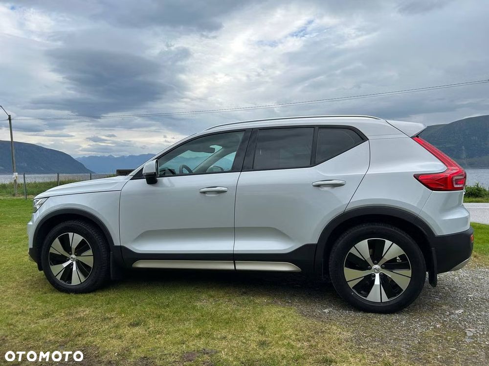 Volvo XC 40 D3 AWD Momentum Pro - 4