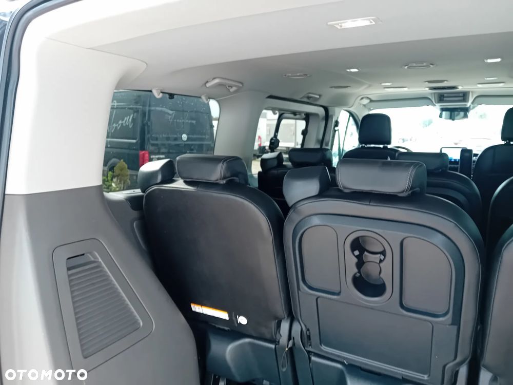 Ford Tourneo Custom - 12