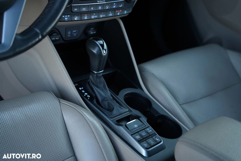 Hyundai Tucson 2.0 CRDI 4WD 6AT Luxury+ - 9