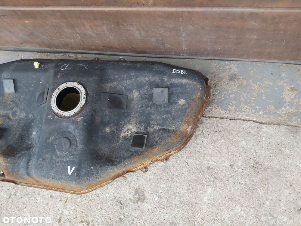 Toyota Celica VII 99-06r zbiornik paliwa bak - 15