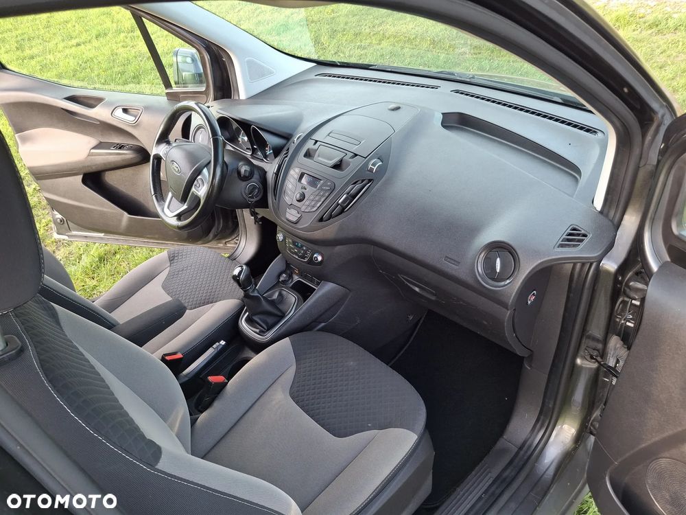 Ford Tourneo Courier 1.0 EcoBoost Titanium - 24