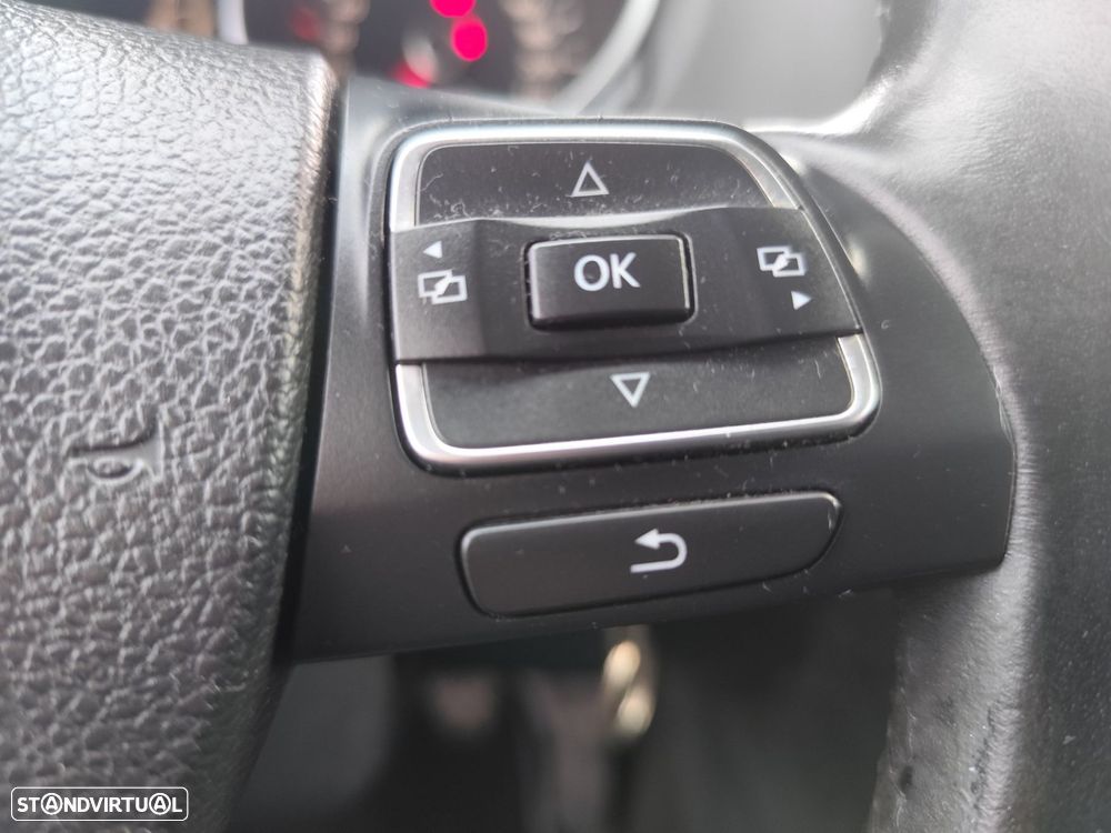 VW Golf 1.6 TDi Trendline BlueMotion - 21