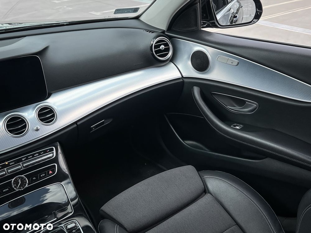 Mercedes-Benz Klasa E 200 d 9G-TRONIC - 22