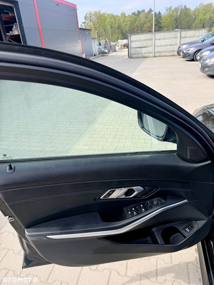 BMW Seria 3 320i M Sport sport - 11
