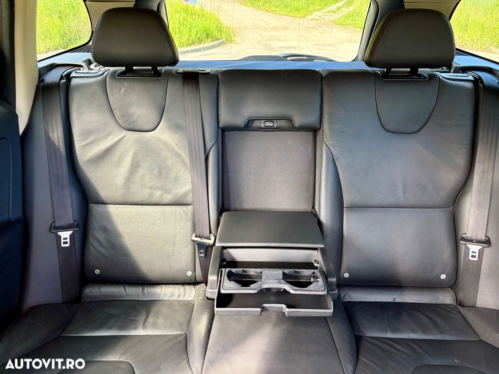 Volvo XC 60 2.4D AWD Momentum - 5