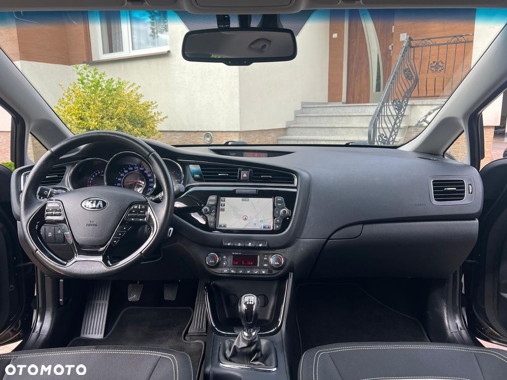 Kia Ceed 1.6 GDI Dream Team Edition - 11