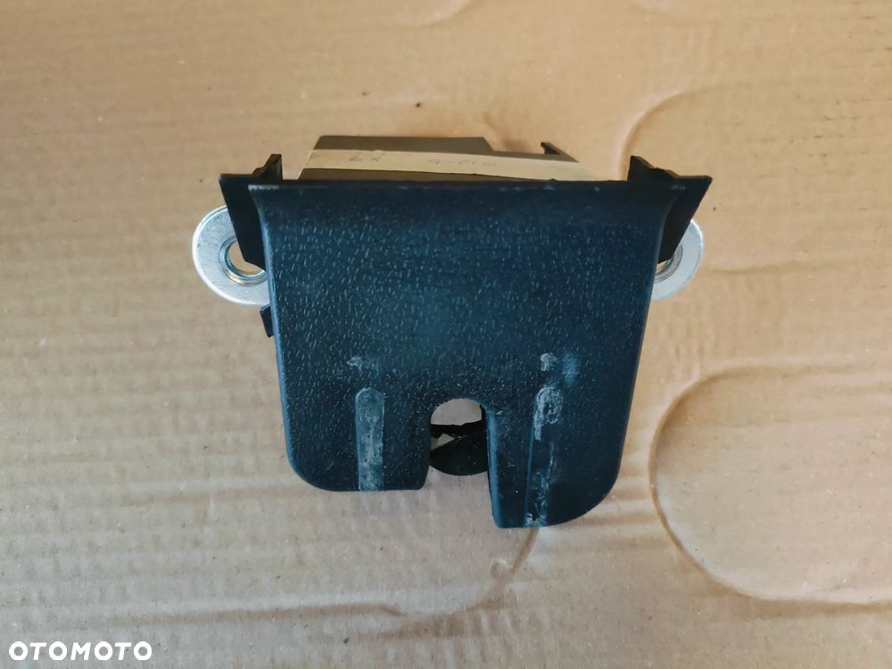 VW POLO 6R 09- ZAMEK KLAPY BAGAŻNIKA 4-PIN - 1