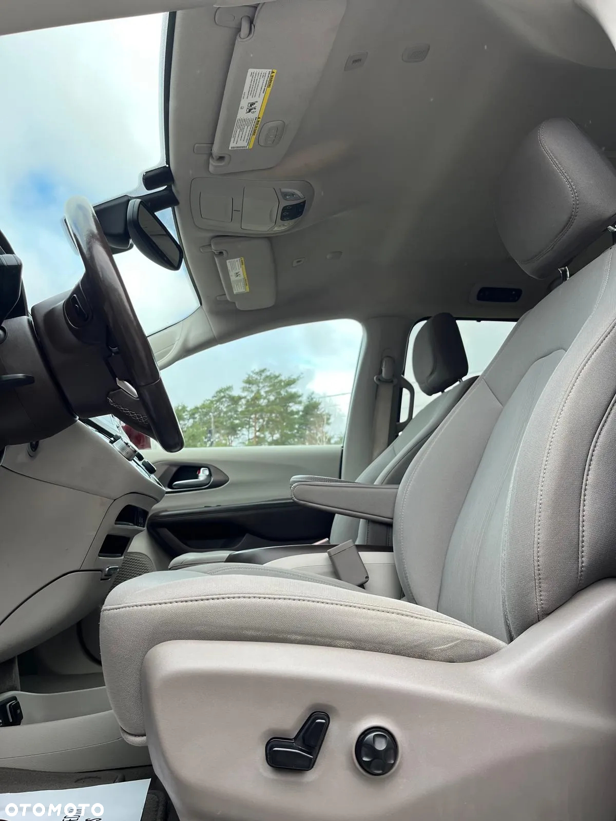 Chrysler Pacifica - 30