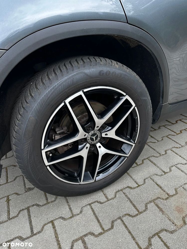 Mercedes-Benz GLC 250 4Matic 9G-TRONIC AMG Line - 19