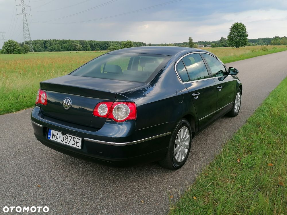 Volkswagen Passat - 4
