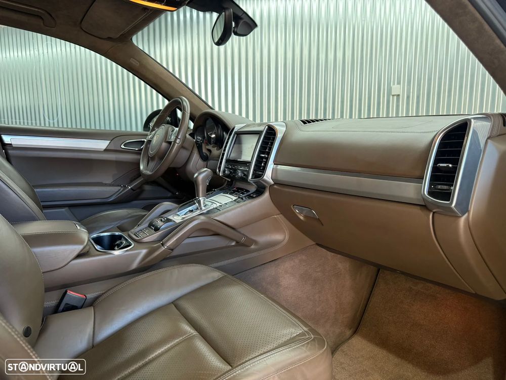 Porsche Cayenne S Hybrid - 16