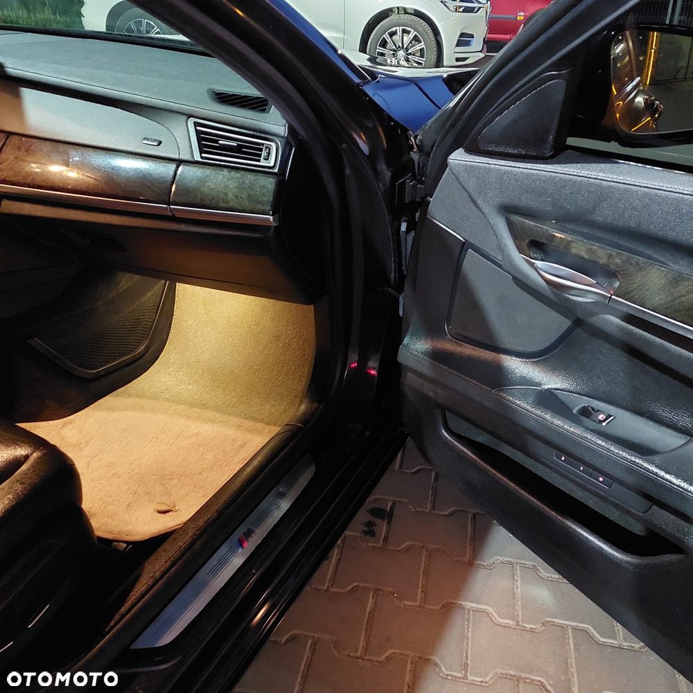 BMW Seria 7 740Li - 25