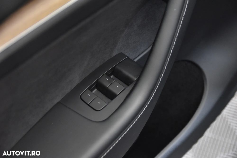 Tesla Model Y RWD - 14