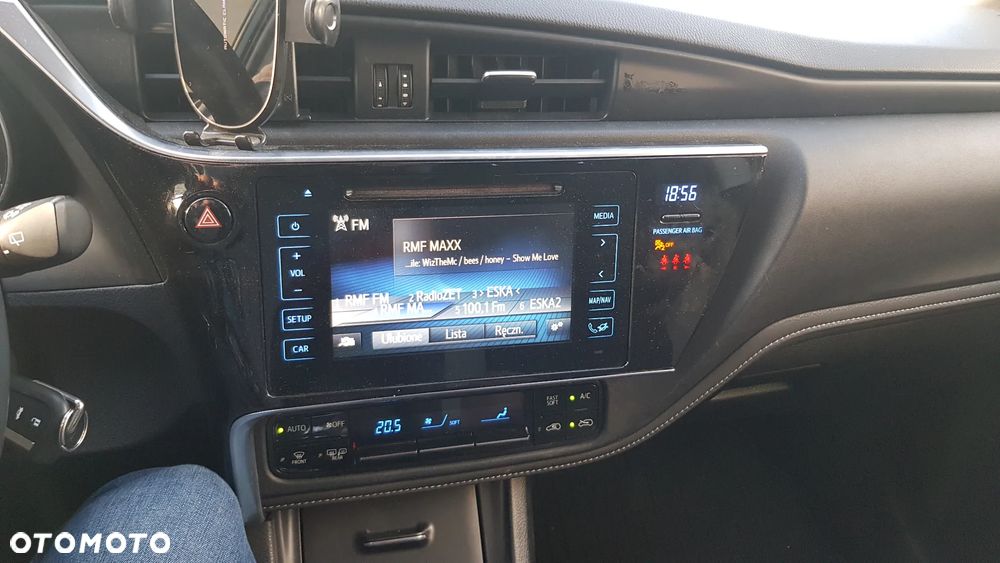 Toyota Auris 1.6 Premium - 17