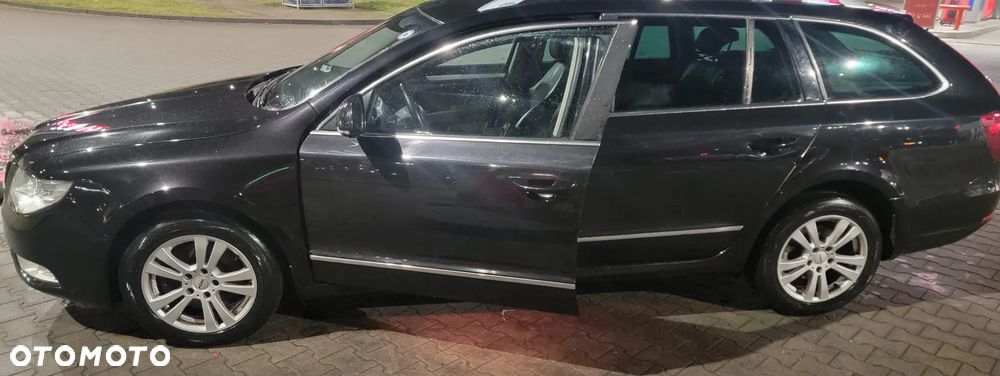 Skoda Superb 2.0 TDI DSG Exclusive - 2