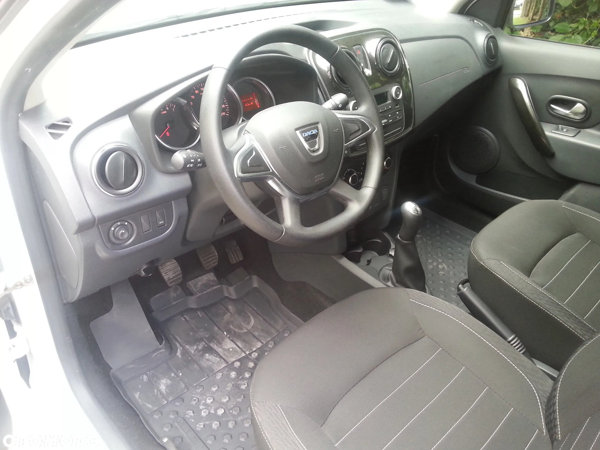 Dacia Sandero 1.0 TCe Laureate S&S - 12