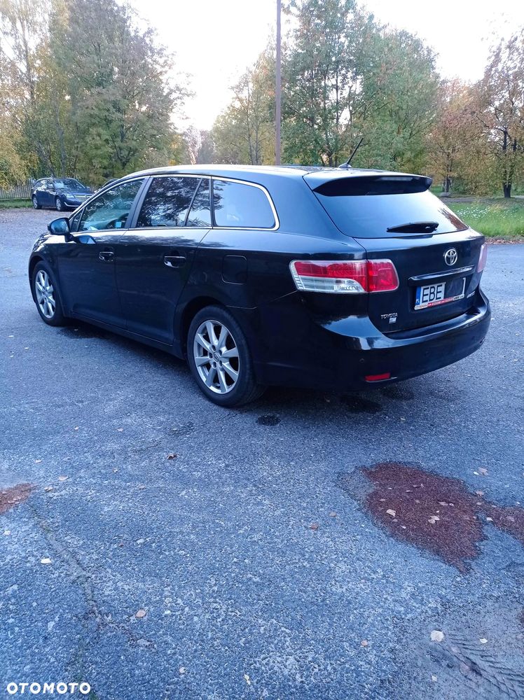 Toyota Avensis 2010 photo 2