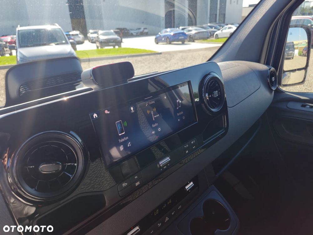 Mercedes-Benz Sprinter - 20