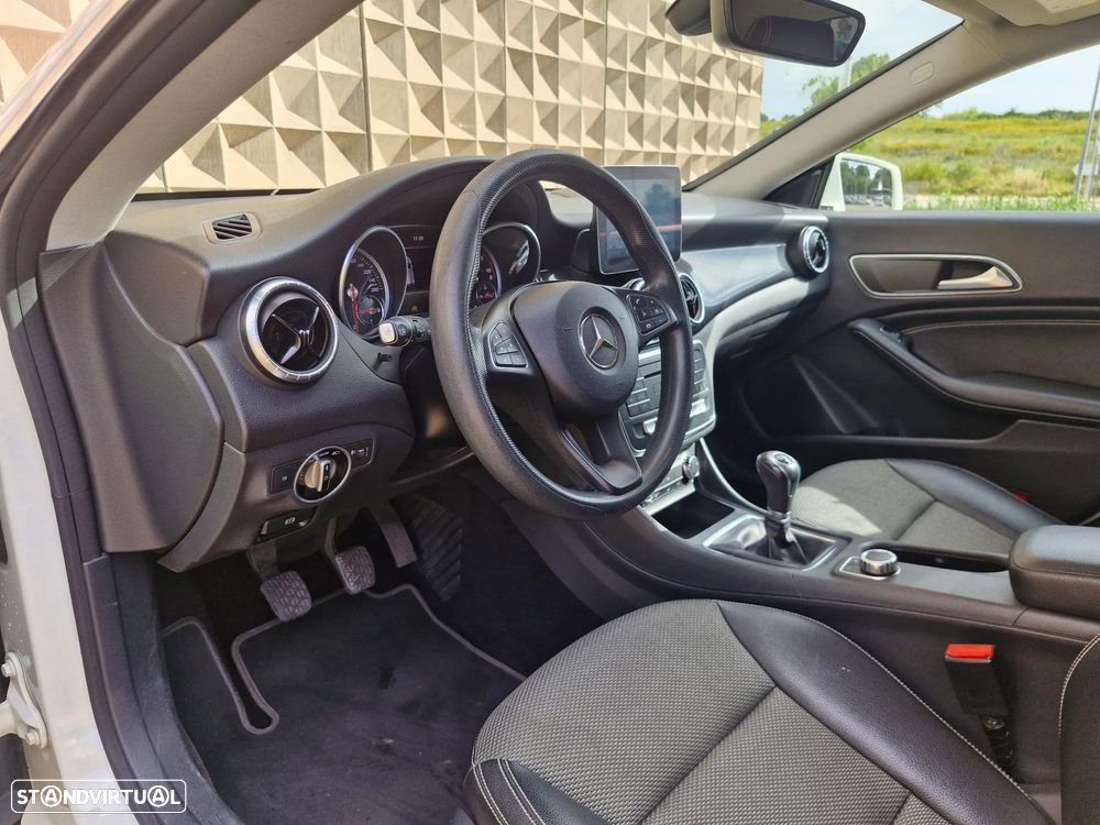 Mercedes-Benz CLA 200 d Shooting Brake Urban - 7