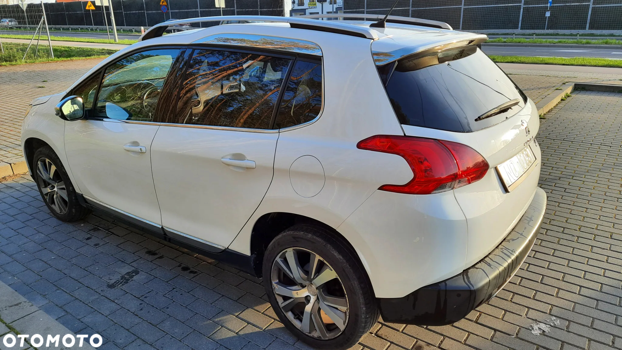 Peugeot 2008 e-HDi FAP 92 STOP & START Allure - 4