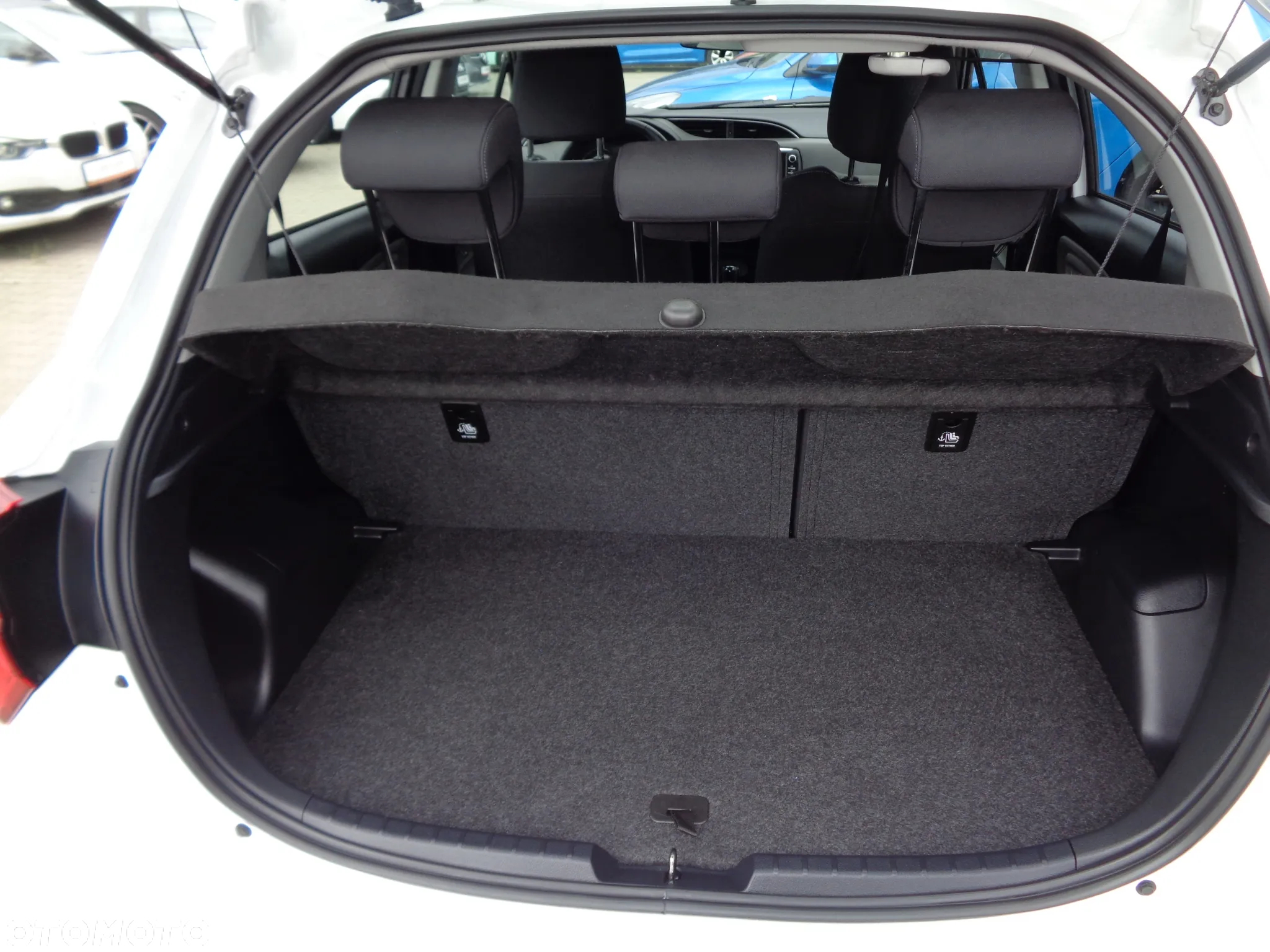 Toyota Yaris Hybrid 100 Premium - 19