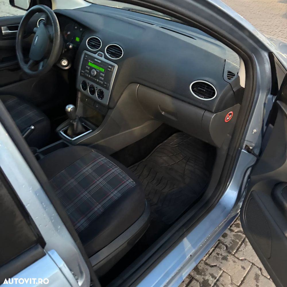 Ford Focus 1.6i 16V - 11