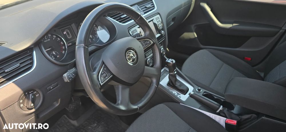 Skoda Octavia 1.6 TDI Ambiente DSG - 17