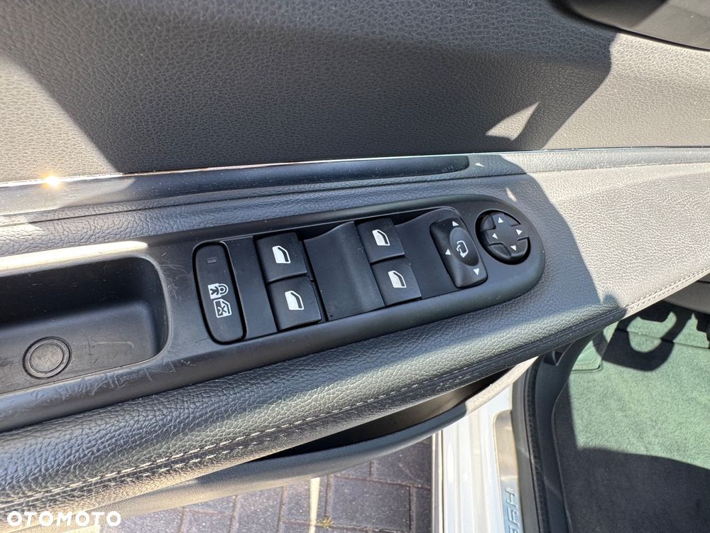 Peugeot 3008 Hybrid4 - 16