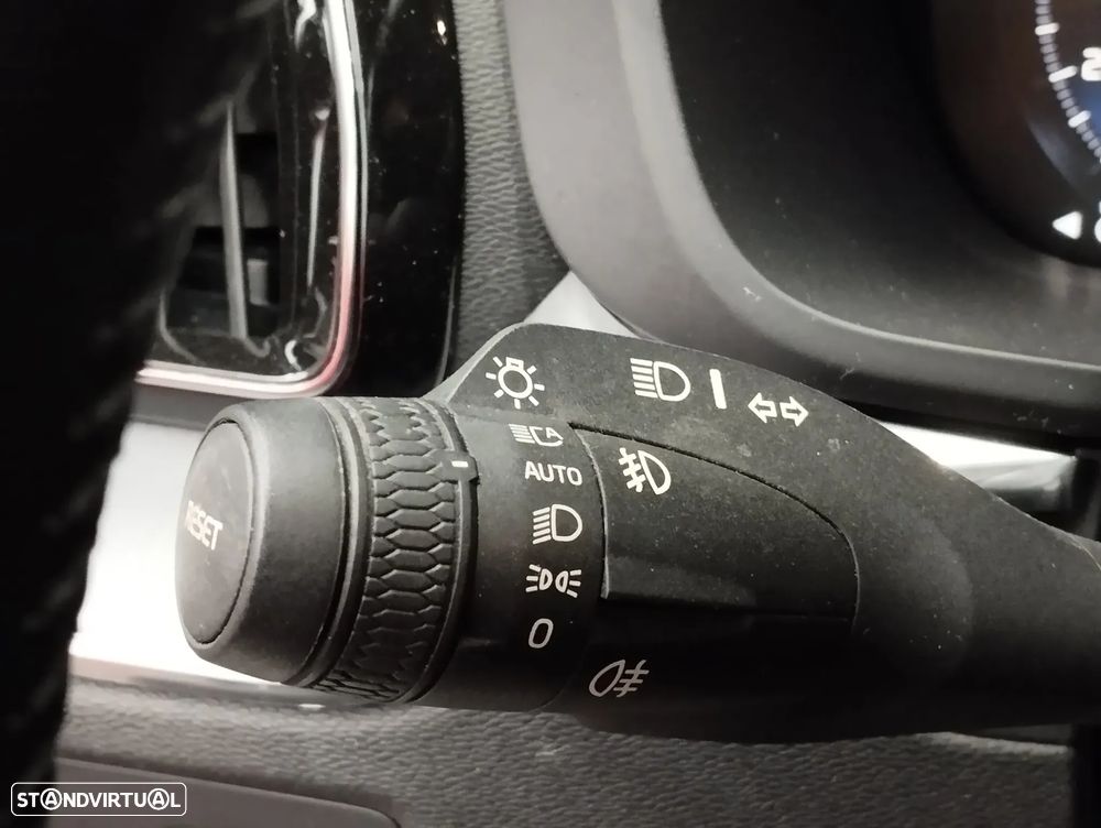 Volvo XC 60 2.0 D4 Momentum Plus Geartronic - 21