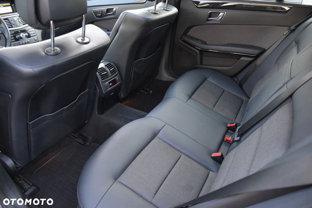 Mercedes-Benz Klasa E 350 CDI DPF 4Matic BlueEFFICIENCY 7G-TRONIC Avantgarde - 35