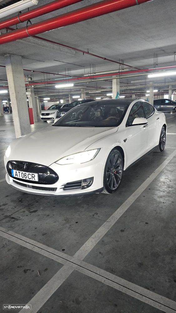 Tesla Model S 90D - 21