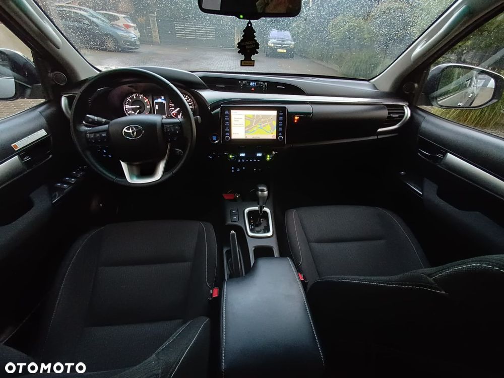 Toyota Hilux 2.8 D-4D Double Cab Invincible Sport 4x4 - 8