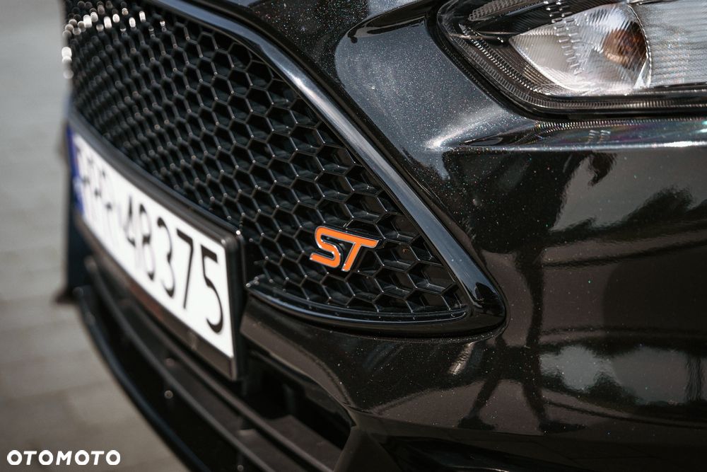 Ford Focus 2.0 EcoBoost ST mit Leder-Sport-Paket - 14