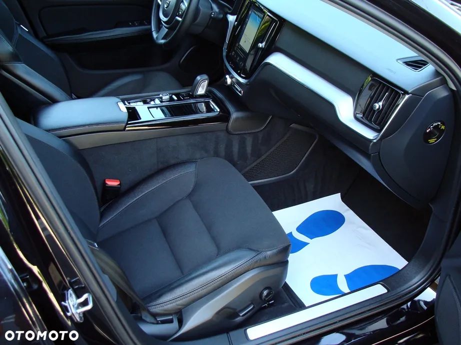 Volvo V60 T6 AWD Recharge Plus Dark - 12