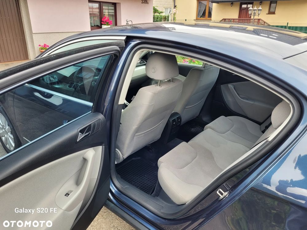 Volkswagen Passat 2.0 TDI Trendline - 17