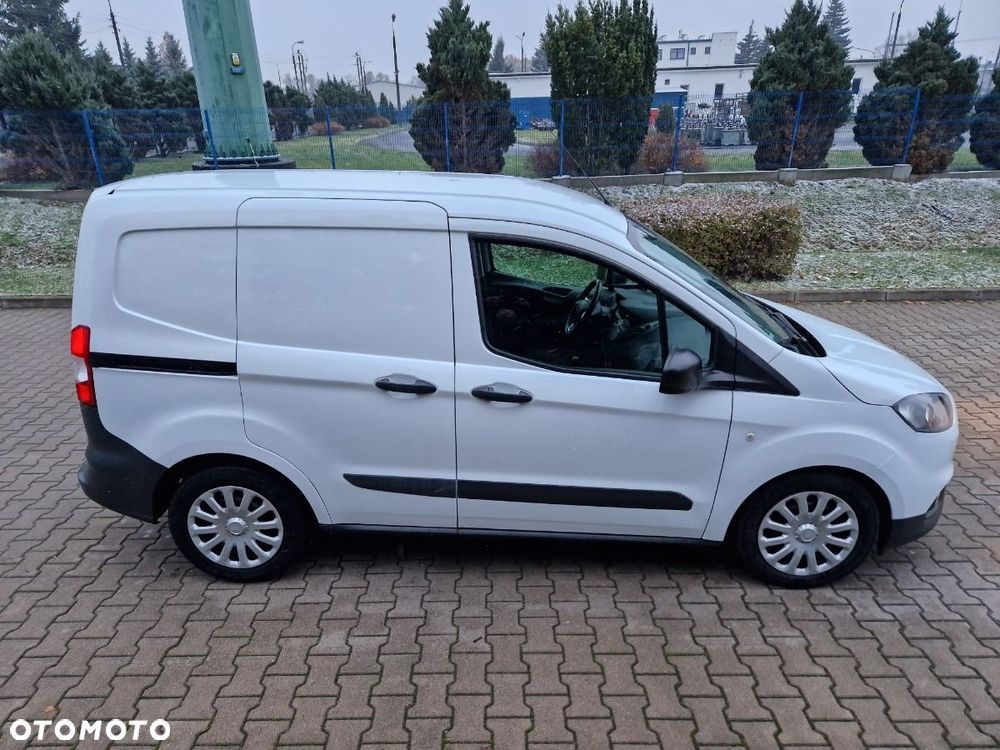 Ford Transit Courier - 9