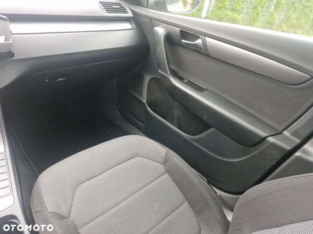 Volkswagen Passat 2.0 TDI DPF BlueMotion Technology Trendline - 25