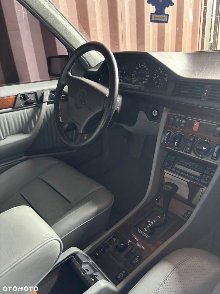 Mercedes-Benz W124 (1984-1993) - 12