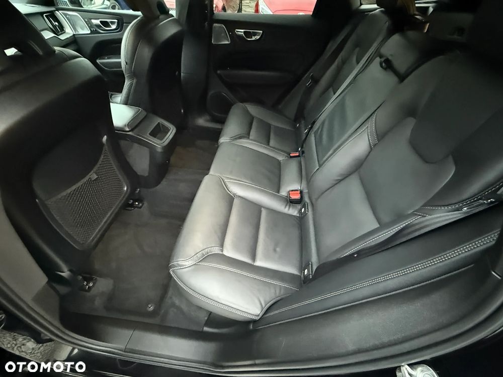 Volvo XC 60 B4 D AWD Ultimate Dark - 29