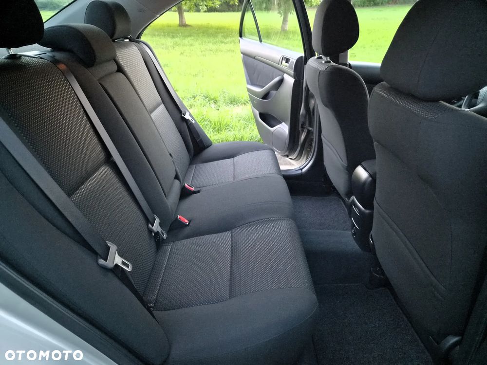 Toyota Avensis 2.0 VVT-i Travel - 8