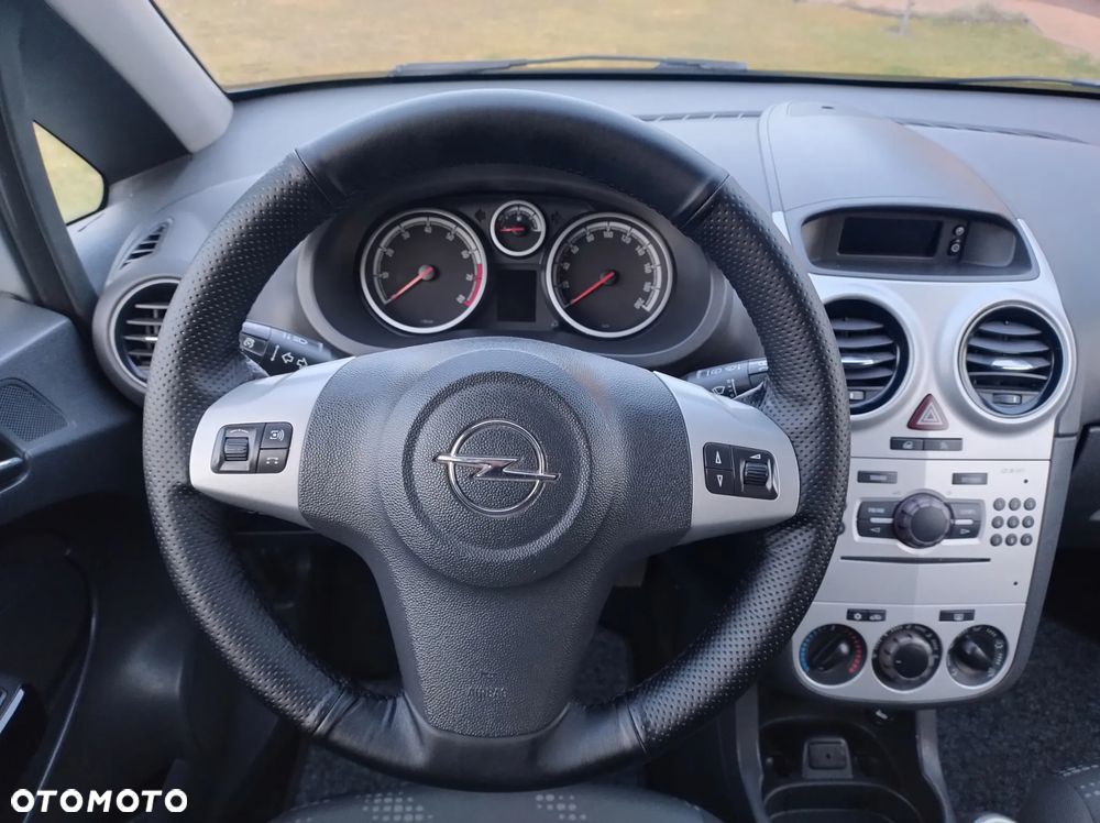 Opel Corsa 1.2 16V Cosmo - 24