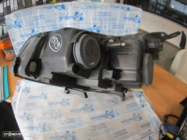 Farol 9650055880 CITROEN C5 2005 1.6HDI 110CV 5P BEGE DRT H7 + H1 ORIGINAL Danificado - 2