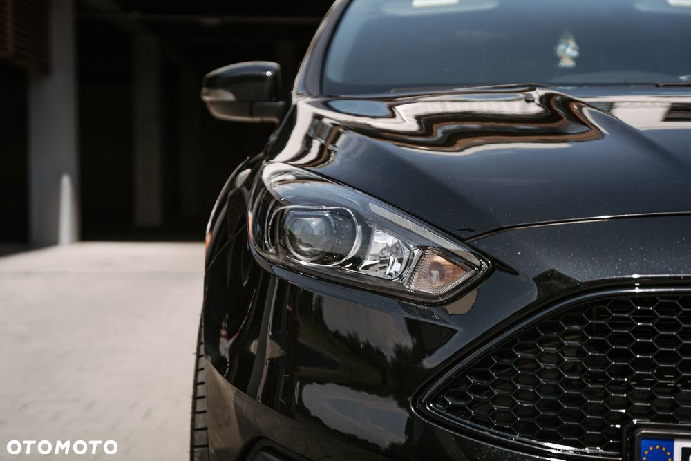 Ford Focus 2.0 EcoBoost ST mit Leder-Sport-Paket - 9