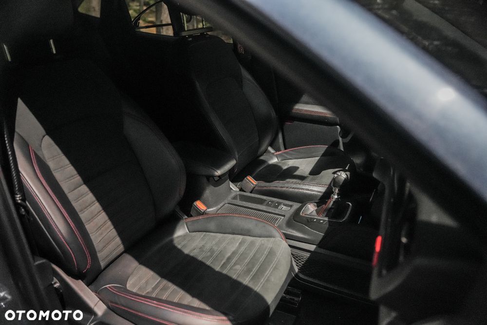 Ford Kuga 1.5 EcoBoost FWD ST-Line X - 17