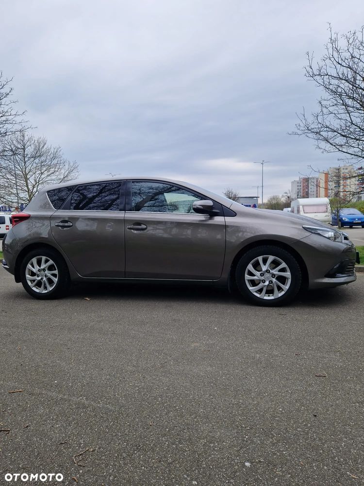 Toyota Auris 1.6 Premium - 2