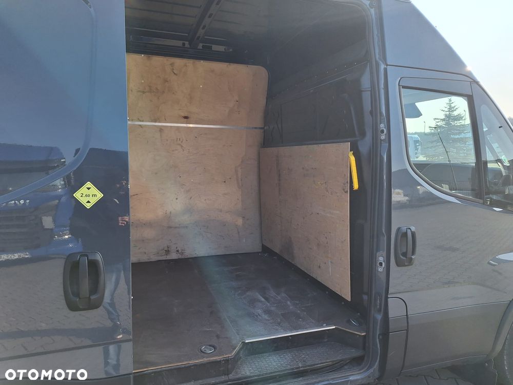 Iveco 35S18 HiMatic furgon 16m blaszak automat FV23% MAXI - 18