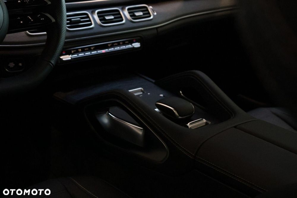 Mercedes-Benz GLS - 12