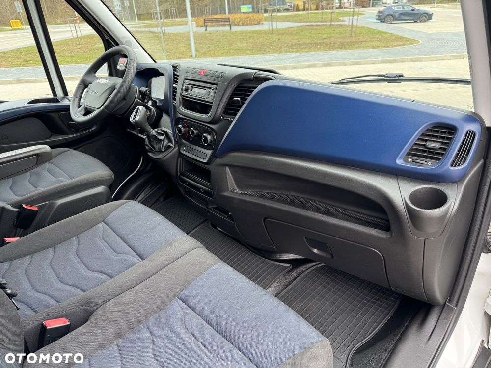 Iveco Daily‼️35/50C18‼️3.0 HI-MATIC Chłodnia/Mroźnia zakres -29C/+20C Grzanie Carrier XARIOS 500 Grube Ściany/Podłoga Przegroda komorowa‼️ na bliźniaku Poduszki Pneumatyczne DMC3500kg Zewnętrzne źródło zasilania 400V - 36