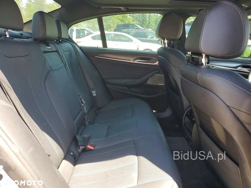 BMW Seria 5 530i xDrive M Sport Edition - 10