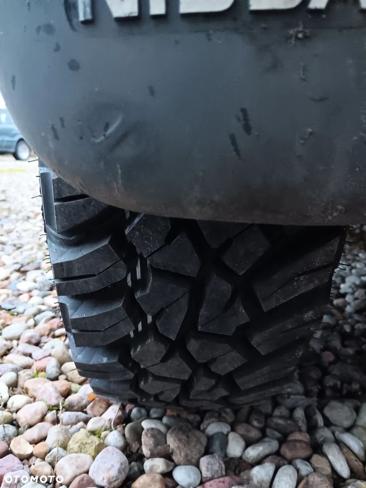 Nissan Terrano 2.4 SR - 9